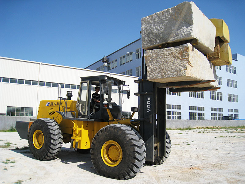 大型越野叉车（四轮驱动叉车）价格 — 开元在线手机版（大中国区）
